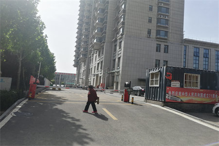 华龙西苑3室2厅1卫68万96m2精装修出售